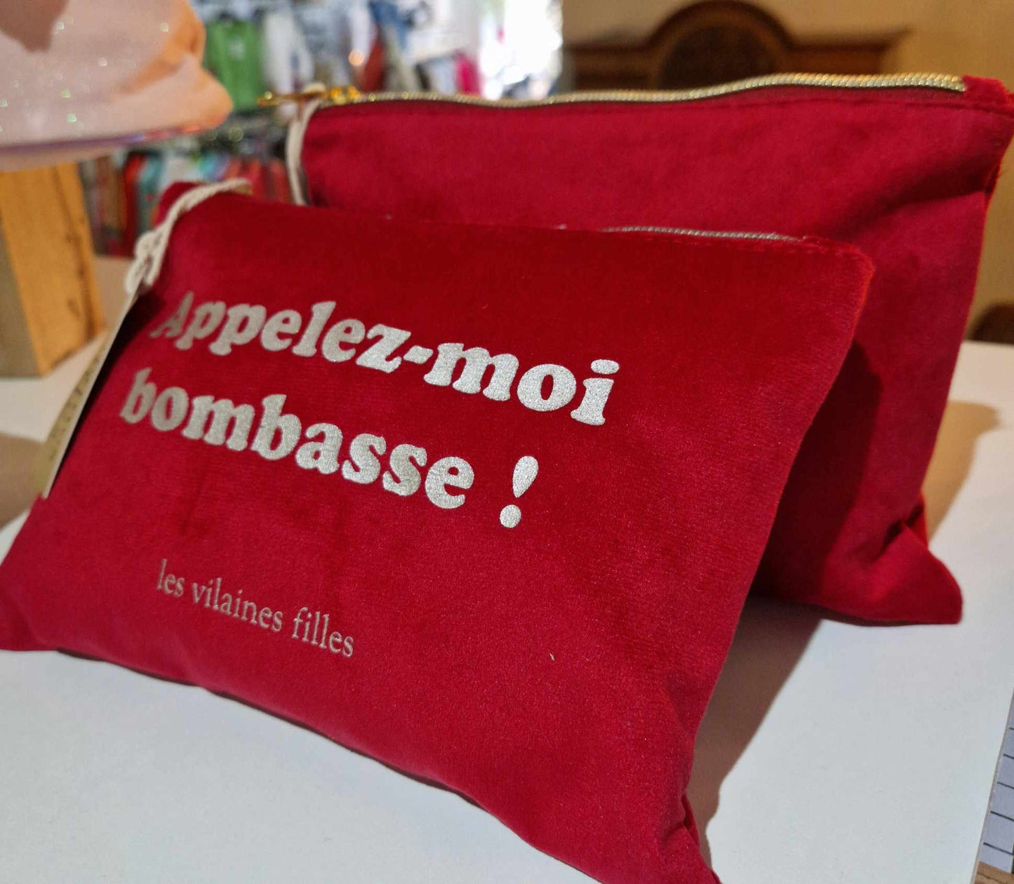 Pochette en velours "Appelez moi Bombasse"